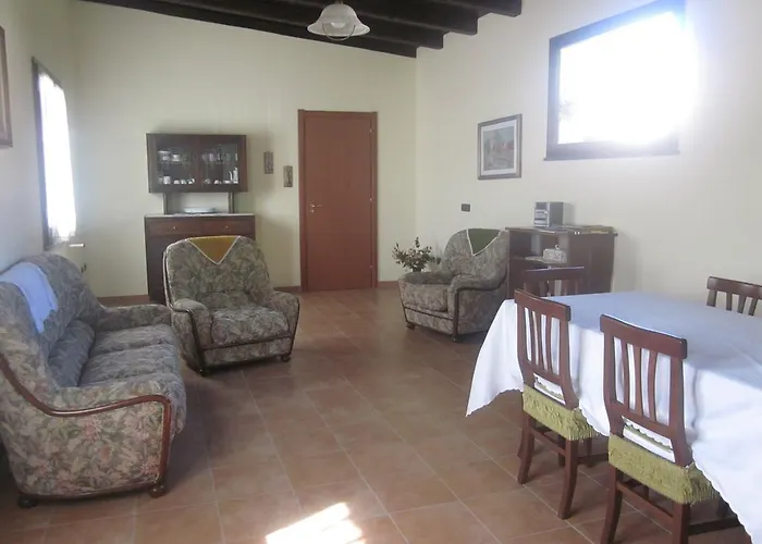 לינה וארוחת בוקר Vaiana 3*