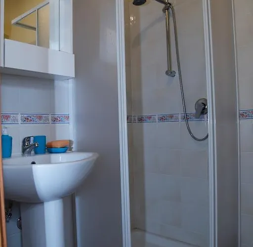 לינה וארוחת בוקר Vaiana 3*